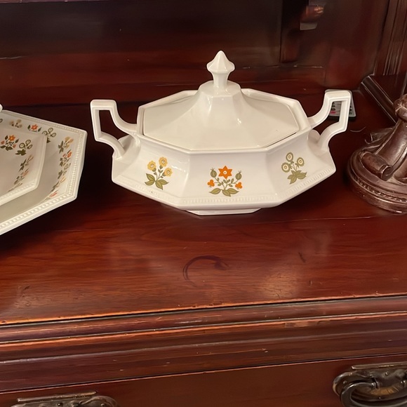 Johnson Bros made in England ironstone dishes - Picture 2 of 5